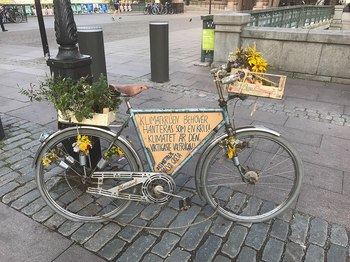 1280px-Old_town_Stockholm_the_bike_of_Greta.jpg